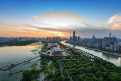 长江新城2025年常住人口达到110万，经济规模达到 2000 亿