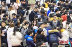 中国人口与就业压力_英媒称经济压力