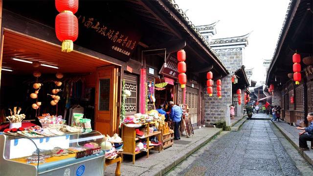 我国常住人口最多的城市，碾压北京上海，已突破3000万人口大关