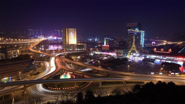 我国常住人口最多的城市，碾压北京上海，已突破3000万人口大关