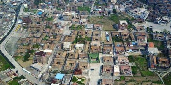 我国的人口_中国面积最大的镇,相当于3个北京,常住人口却不到5000人!(2)