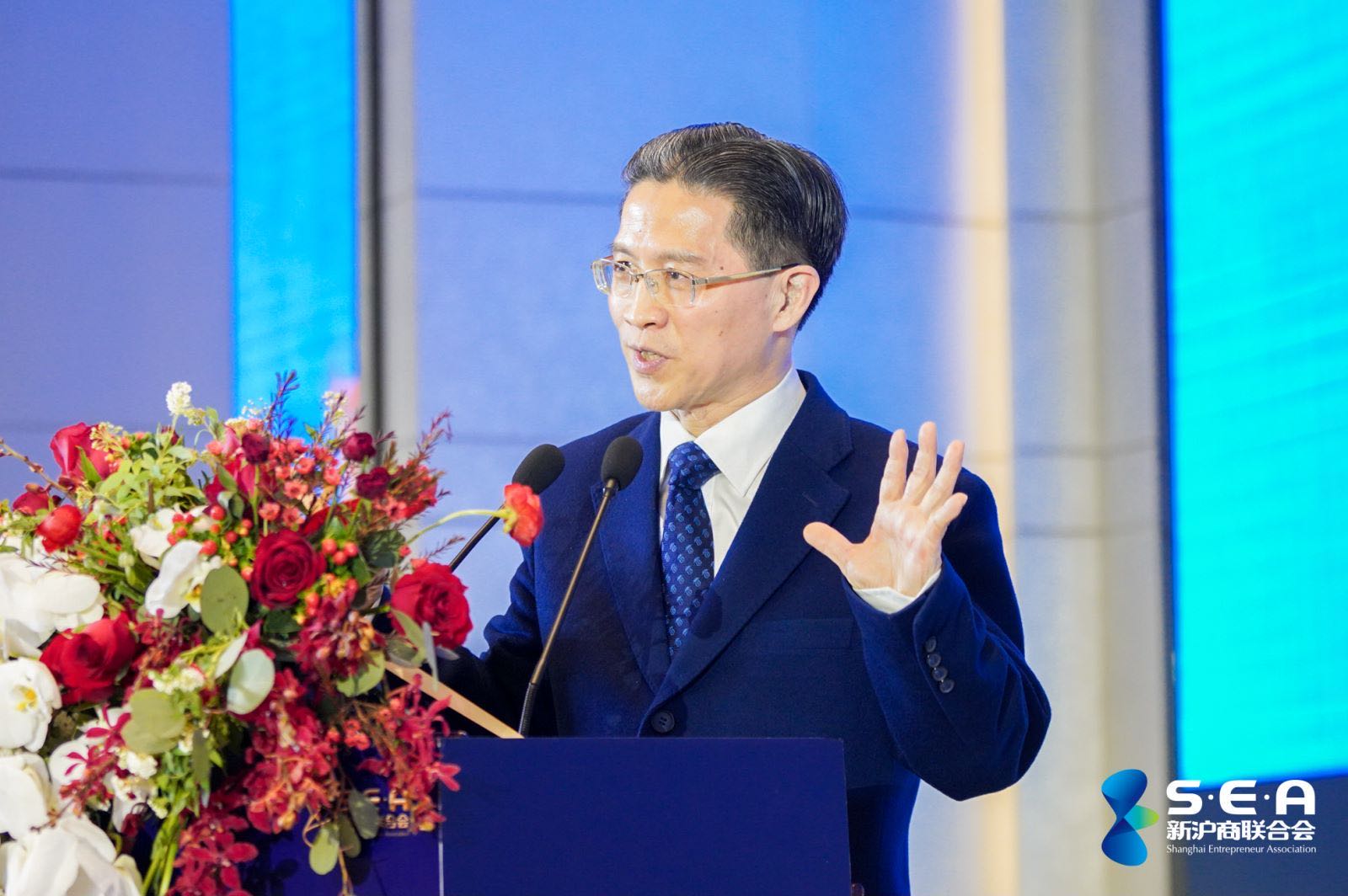 户籍人口城镇化率_周汉民:中国常住人口和户籍人口的城镇化率相差15%,有2.1亿