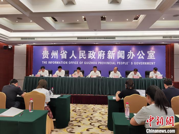 户籍人口城镇化率_周汉民:中国常住人口和户籍人口的城镇化率相差15%,有2.1亿